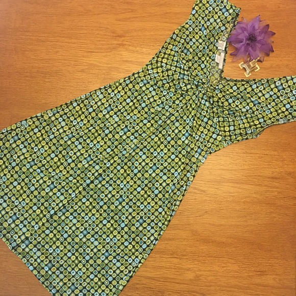 Dresses & Skirts - Short-sleeved green dress size 8